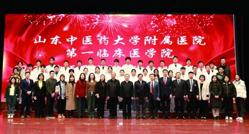 山东中医药大学附属医院举行2022级华佗班拜师仪式